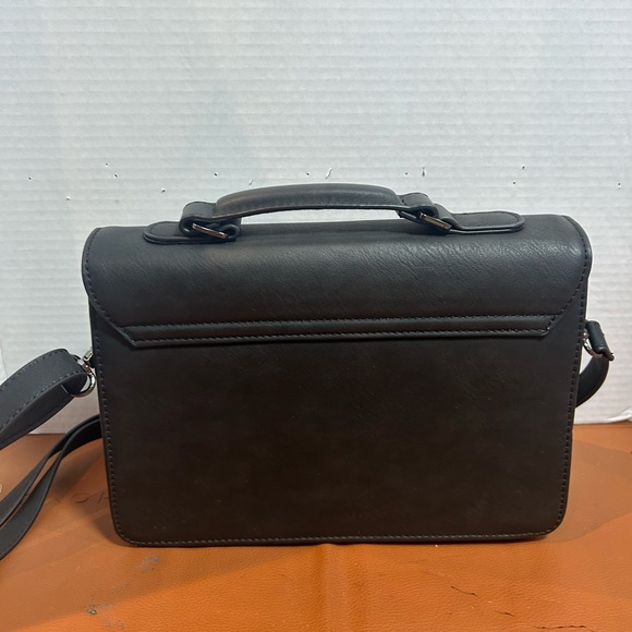 Rad Rev Edgy Crossbody - matte black - Picture 2 of 6